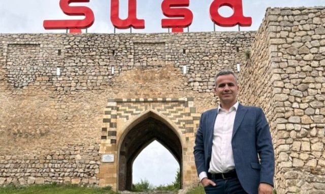 PROF DR FERHAT PiRiNÇÇi ŞUŞA'DA PROF DR FERHAT PiRiNÇÇi ŞUŞA'DA