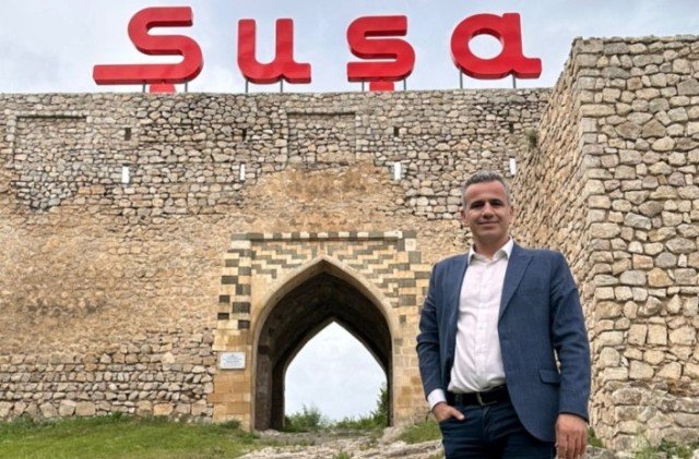 PROF DR FERHAT PiRiNÇÇi ŞUŞA’DA PROF DR FERHAT PiRiNÇÇi ŞUŞA’DA
