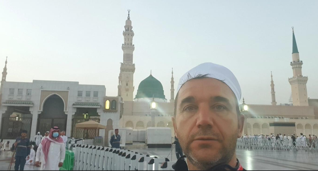 ATiLLA ÖDÜNÇ HAC GÖREVi iÇiN KUTSAL TOPRAKLARDA SEMiH PEKSERT ATiLLA ÖDÜNÇ HAC GÖREVi iÇiN KUTSAL TOPRAKLARDA SEMiH PEKSERT