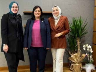 AK PARTi BURSA MiLLETVEKiLi EMEL GÖZÜKARA DURMAZ AK PARTi iL KADIN KOLLARI BAŞKANVEKiLi iMREN ÇAVUŞOĞLU AYŞEGÜL PORSUK