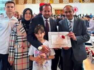 AK PARTi BURSA MiLLETVEKiLi REFiK ÖZEN AiLECE KAYIT YENiLEDi GÜLAY ÖZEN EREN ÖZEN HiRANUR ÖZEN