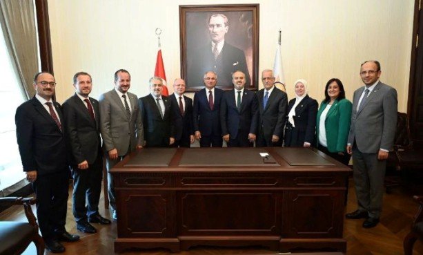 AK PARTi GENEL BAŞKANVEKiLi EFKAN ALA iLK ZiYARETÇiLERi BURSA HEYETi OLDU AK PARTi GENEL BAŞKANVEKiLi EFKAN ALA iLK ZiYARETÇiLERi BURSA HEYETi OLDU