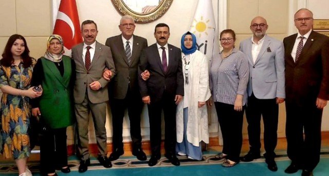 SELÇUK TÜRKOĞLU HASAN TOKTAŞ AiLELERiYLE BiRLiKTE MECLiS'E GELDiLER iBRAHiM ERDOĞAN SELÇUK TÜRKOĞLU HASAN TOKTAŞ AiLELERiYLE BiRLiKTE MECLiS'E GELDiLER iBRAHiM ERDOĞAN