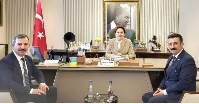 SELÇUK TÜRKOĞLU VE HASAN TOKTAŞ MERAL AKŞENER'E TEŞEKKÜR ZiYARETi SELÇUK TÜRKOĞLU VE HASAN TOKTAŞ MERAL AKŞENER'E TEŞEKKÜR ZiYARETi