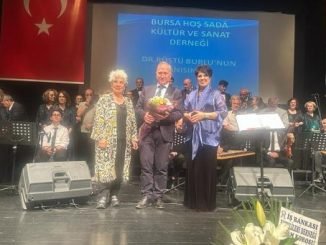 BiR HOŞ SADA KÜLTÜR DERNEĞi RUŞTU BURLU ANMA KONSERi MURAT BURLU ŞEF RÜYA SANi GÜNDiLER SUNUCU SEBAHAT MUTLU