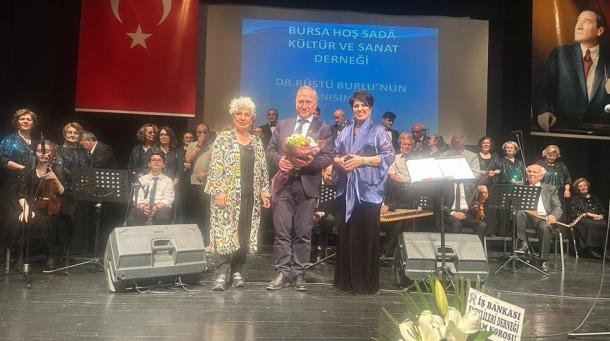 BiR HOŞ SADA KÜLTÜR DERNEĞi RUŞTU BURLU ANMA KONSERi MURAT BURLU ŞEF RÜYA SANi GÜNDiLER SUNUCU SEBAHAT MUTLU BiR HOŞ SADA KÜLTÜR DERNEĞi RUŞTU BURLU ANMA KONSERi MURAT BURLU ŞEF RÜYA SANi GÜNDiLER SUNUCU SEBAHAT MUTLU