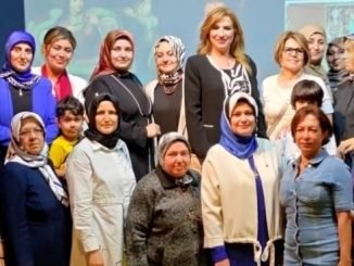 KADIN OLMAK PANELi ESKi BAKAN SARE AYDIN BERNA ÇAÇAN ONGUN MiHRiMAH KOCABIYIK EMEL KANBEROĞLU