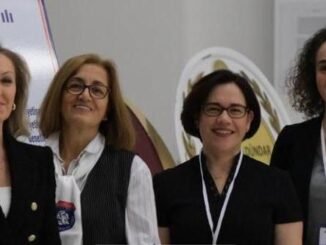 BURSA KIZ LiSESi MEZUNLARI DERNEĞi BAŞKANI SERAP ERZEN GÜRSEL ERTÜRK iLKNUR ÇETiN KARAASLAN EBRU KALFA