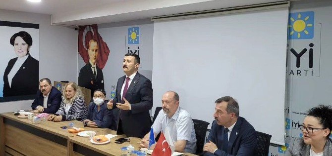 BURSA'DAN iYi PARTi YÖNETiMiNE KiM GiRER GENEL BAŞKAN YARDIMCISI OLUR MU BURSA'DAN iYi PARTi YÖNETiMiNE KiM GiRER GENEL BAŞKAN YARDIMCISI OLUR MU