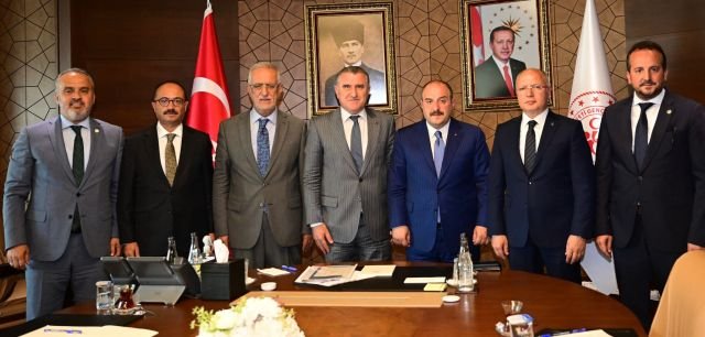 GENÇLiK VE SPOR BAKANI OSMAN AŞKIN BAK iLE AK PARTi BURSA HEYETi ÖĞRENCi YURTLARINI KONUŞTU GENÇLiK VE SPOR BAKANI OSMAN AŞKIN BAK iLE AK PARTi BURSA HEYETi ÖĞRENCi YURTLARINI KONUŞTU
