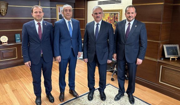 İÇİŞLERİ BAKAN YARDIMCISI MÜNİR KARALOĞLU VE AK PARTİ BURSA MİLLETVEKİLLERİ REFİK ÖZEN AHMET KILIÇ İÇİŞLERİ BAKAN YARDIMCISI MÜNİR KARALOĞLU VE AK PARTİ BURSA MİLLETVEKİLLERİ REFİK ÖZEN AHMET KILIÇ