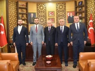 MHP iL BAŞKANI CiHANGiR KALKANCI VE YENiŞEHiR BELEDiYE BAŞKANI DAVUT AYDIN MHP GENEL BAŞKANI DEVLET BAHÇELi'Yi ZiYARET ETTiLER