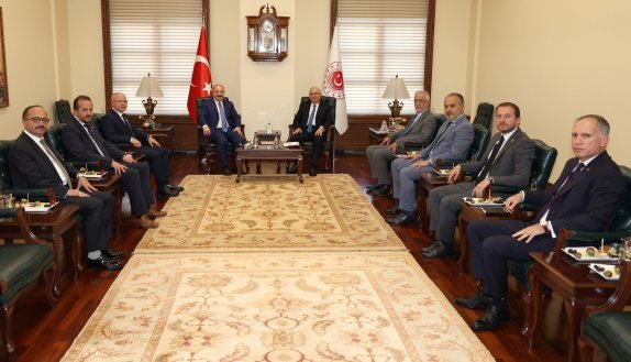 MiLLi SAVUNMA BAKANI YAŞAR GÜLER AK PARTi BURSA HEYETiNE BEY SARAYI iÇiN SÖZ VERDi MiLLi SAVUNMA BAKANI YAŞAR GÜLER AK PARTi BURSA HEYETiNE BEY SARAYI iÇiN SÖZ VERDi
