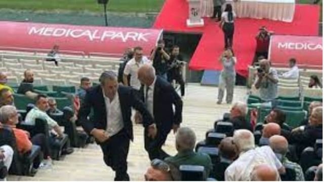 TEK ADAY RECEP GÜNAY BURSASPOR KONGRESiNi NEDEN TERK ETTiĞiNi ANLATTI TEK ADAY RECEP GÜNAY BURSASPOR KONGRESiNi NEDEN TERK ETTiĞiNi ANLATTI