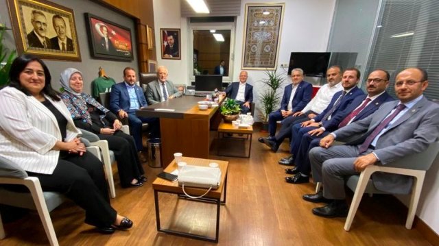 HACDAN DÖNEN MÜFiT AYDIN'A AK PARTi BURSA KADROSU ZiYARETi HACDAN DÖNEN MÜFiT AYDIN'A AK PARTi BURSA KADROSU ZiYARETi