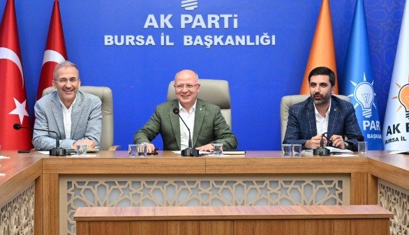 AK PARTİ İL BAŞKANI DAVUT GÜRKAN İLÇE BAŞKANININ İSTİFASINI ALDI AK PARTİ İL BAŞKANI DAVUT GÜRKAN İLÇE BAŞKANININ İSTİFASINI ALDI
