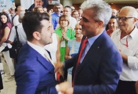 CHP OSMANGAZi iLÇE BAŞKANI CENGiZ ÇELiKTEN'i iLK KUTLAYAN KONGREDEKi RAKiBi BARAN GÜNEŞ OLDU