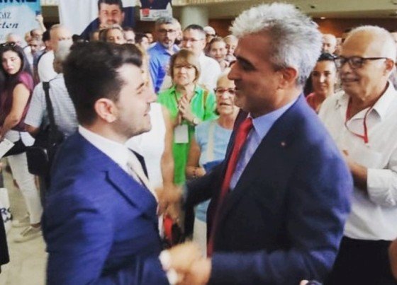 CHP OSMANGAZi iLÇE BAŞKANI CENGiZ ÇELiKTEN’i iLK KUTLAYAN KONGREDEKi RAKiBi BARAN GÜNEŞ OLDU CHP OSMANGAZi iLÇE BAŞKANI CENGiZ ÇELiKTEN’i iLK KUTLAYAN KONGREDEKi RAKiBi BARAN GÜNEŞ OLDU