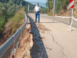 ORHANGEAZi YENiSÖLÖZ MUHTARI HALiL BAYRAM VE HEYELANDA KAYAN YOL