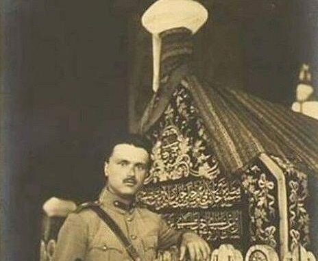 OSMAN GAZi SANDUKASI ÖNÜNDE VENiZELOS'UN OĞLU SOFOKLES OSMAN GAZi SANDUKASI ÖNÜNDE VENiZELOS'UN OĞLU SOFOKLES