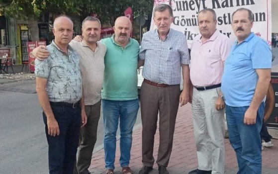 CÜNEYT KARLIK DEMiRTAŞ MEYDANI'NDA VATANDAŞA DONDURMA iKRAM ETTi CÜNEYT KARLIK DEMiRTAŞ MEYDANI'NDA VATANDAŞA DONDURMA iKRAM ETTi