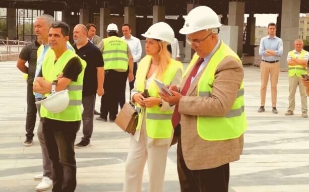 GELENEKSEL BURSA REVAKLARIYLA ÇEVRiLi OSMANGAZi MEYDANI BURSA BASININA TANITILDI GELENEKSEL BURSA REVAKLARIYLA ÇEVRiLi OSMANGAZi MEYDANI BURSA BASININA TANITILDI