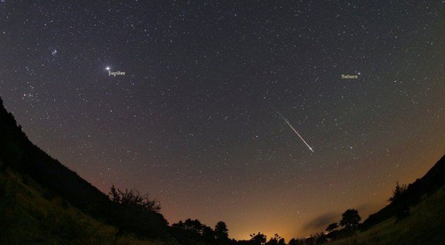 TUNÇ TEZEL OBJEKTiFiNDEN METEOR YAĞMURU TUNÇ TEZEL OBJEKTiFiNDEN METEOR YAĞMURU