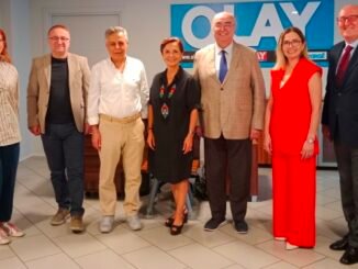 BURSA'DAN DOĞAN EĞiTiM iMECESi ÇEK BAŞKANI NiHAN ALPAY DOĞAN YILMAZ TÜRKAN KAYA TEOMAN ALPER OLAY ZiYARETi MEHMET ALi iNAN