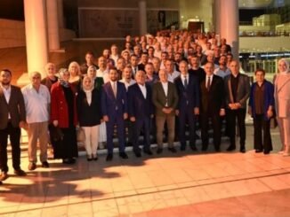 AK PARTi iL BAŞKANI DAVUT GÜRKAN VE OSMANGAZi MAHALLE BAŞKANLARI iSTiŞARE TOPLANTISI