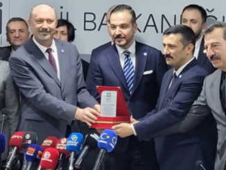 YEREL SEÇiM iÇiN iYi PARTi'DE iLÇE BAŞYKANI ADAY iLÇE BAŞKANI DÜŞÜNÜYOR