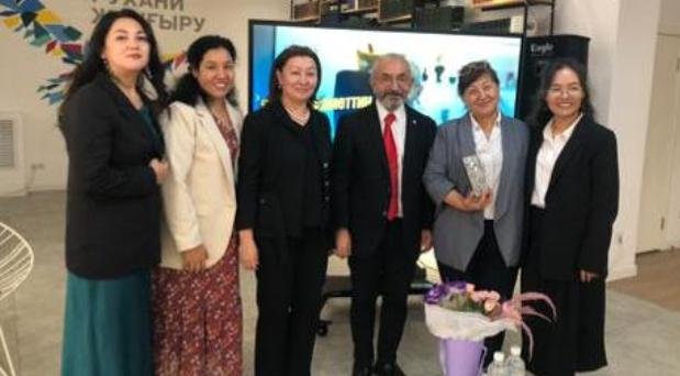 ŞAiR DR HÜSAMETTiN OLGUN ADINA KAZAKiSTAN'DA ALTIN KÖPRÜ PROGRAMI DÜZENLENDi