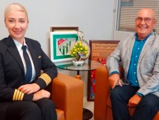UTEK UÇUŞ OKULU YÖNETİM KURULU BAŞKANI ÖZCAN GÖK KAPTAN PİLOT NESLİHAN ÖZGÜR