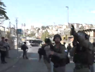 KUDÜS'TE iSRAiL ASKERLERi EVMLERE ATEŞ ETTi