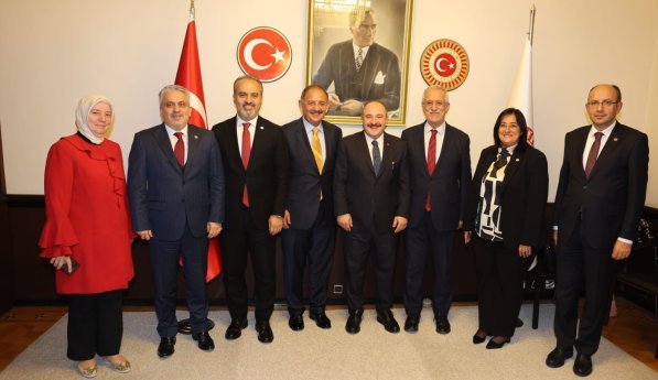 ÇEVRE ŞEHiRCiLiK BAKANI MEHMET ÖZHASEKi ALiNUR AKTAŞ MİLLETVEKİLLERİ ÇEVRE ŞEHiRCiLiK BAKANI MEHMET ÖZHASEKi ALiNUR AKTAŞ MİLLETVEKİLLERİ