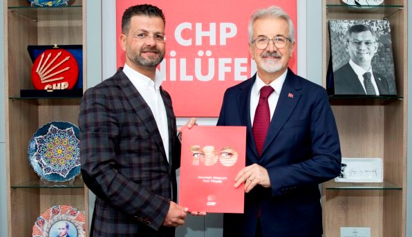 NiLÜFER BELEDiYE BAŞKANI TURGAY ERDEM ADAYLIK DOSYASINI CHP NiLÜFER iLÇE BAŞKANI ÖZGÜR ŞAHiN'E VERDi NiLÜFER BELEDiYE BAŞKANI TURGAY ERDEM ADAYLIK DOSYASINI CHP NiLÜFER iLÇE BAŞKANI ÖZGÜR ŞAHiN'E VERDi