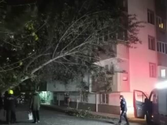 LODOS GECE AĞAÇLARI BiNALARIN ÜSTÜNE DEViRDi