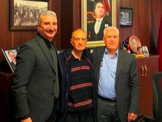 YILDIRIM ESNAF KEFALET KOOPERATiFi BAŞKANI MURAT ÖZKARAYURT'A CHP iL BAŞKANI NiHAT YEŞiLTAŞ VE MUSTAFA BOZBEY ZiYARETi