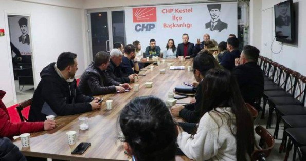 CHP KESTEL İLÇE BAŞKANI KADİR AYAS VE YÖNETİMİ ADAYA TEPKİ GÖSTERİP İSTİFA ETTİ