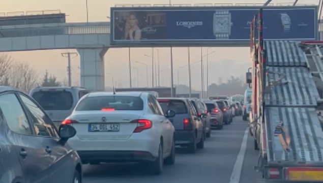MUDANYA YOLU TRAFİĞİ GÜN IŞIĞINDA KUYRUĞA GİRDİ KARANLIKTA ÇIKTI CEMİL AYDIN