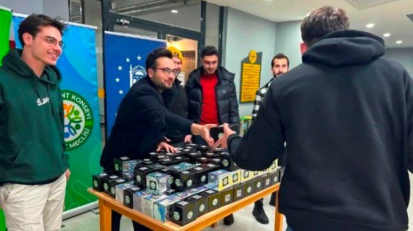 BURSA KENT KONSEYi GENÇLiK MECLiSi'NDEN FiNALLERE HAZIRLANAN ÜNiVERSiTELi GENÇLERE MORAL DESTEĞi BURSA KENT KONSEYi GENÇLiK MECLiSi'NDEN FiNALLERE HAZIRLANAN ÜNiVERSiTELi GENÇLERE MORAL DESTEĞi