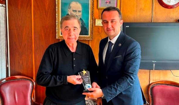 SABAHATTiN GAZiOĞLU VE BURSA KANSERLE SAVAŞ DERNEĞi BAŞKANI ÜMiT ECEMiŞ SABAHATTiN GAZiOĞLU VE BURSA KANSERLE SAVAŞ DERNEĞi BAŞKANI ÜMiT ECEMiŞ