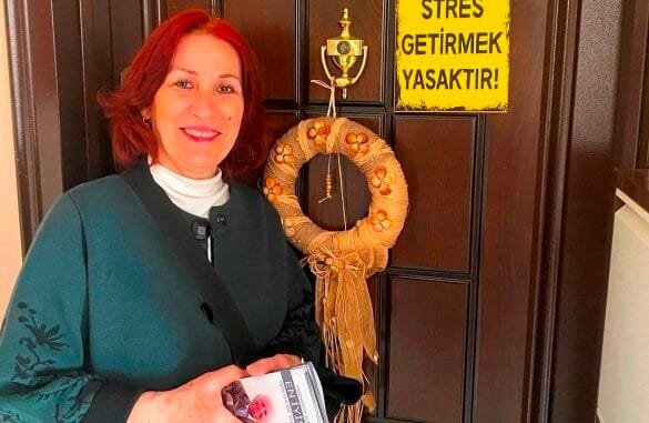 2. YAZI iÇiN MELEK DEMiRHiSAR EŞi iYi PARTi MUDANYA ADAYI EROL DEMiRHiSAR iÇiN KAPI KAPI ÇALIŞIYOR