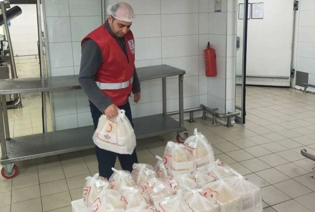 5 KIZILAY HER GÜN 600 KiŞiYE iFTAR VERiYOR