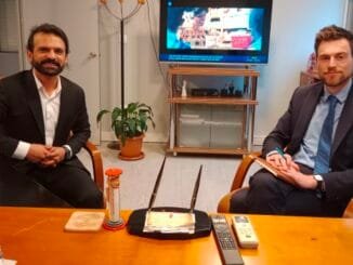 iNGiLTERE BÜYÜKELÇiLiĞi DiPLOMATI BENJAMiN COOPER VE ALPASLAN OĞUZ