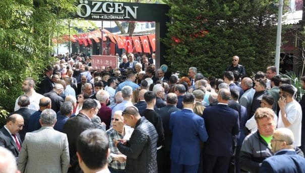 3 CHP BAYRAMLAŞMASINDA KALABALIK MESAJI