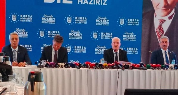 1 BÜYÜKŞEHiR BELEDiYE BAŞKANI MUSTAFA BOZBEY, CHP BURSA MiLLETVEKiLi ORHAN SARIBAL, CHP iL BAYKANI NiHAT YEŞiLTAŞ, GENEL SEKRETER VEKiLi MEHMET YILDIZ