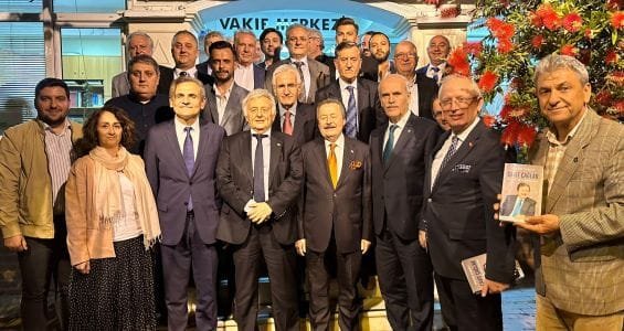 3 CAViT ÇAĞLAR RUMELi VAKFI'NDA KiTABINI iMZALADI