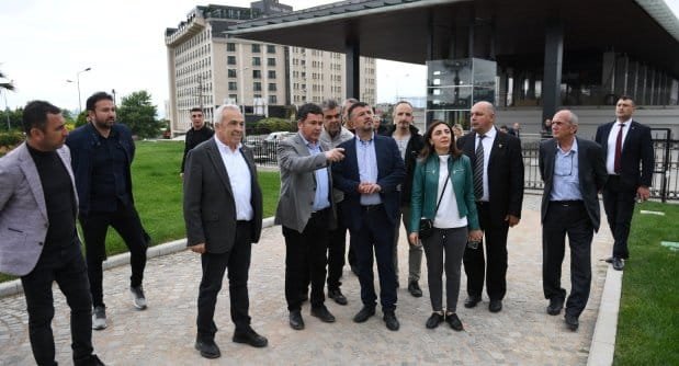 3 OSMANGAZi BELEDiYE BAŞKANI ERKAN AYDIN, iLHAN UZGEL, VELi AĞBABA, NURHAYAT ALTACA KAYIŞOĞLU, HASAN ÖZTÜRK, ŞADi ÖZDEMiR