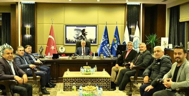 5 BÜYÜKŞEHiR BELEDiYE BAŞKANI MUSTAFA BSOZBEY, MUSA AYDIN VE ESKi GÜREŞÇiLER