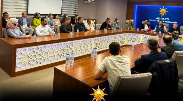 5 FARUK ÇELiK AK PARTi OSMANGAZi iLÇE YÖNETiM KURULU TOPLANTISINDA DENEYiM PAYLAŞTI